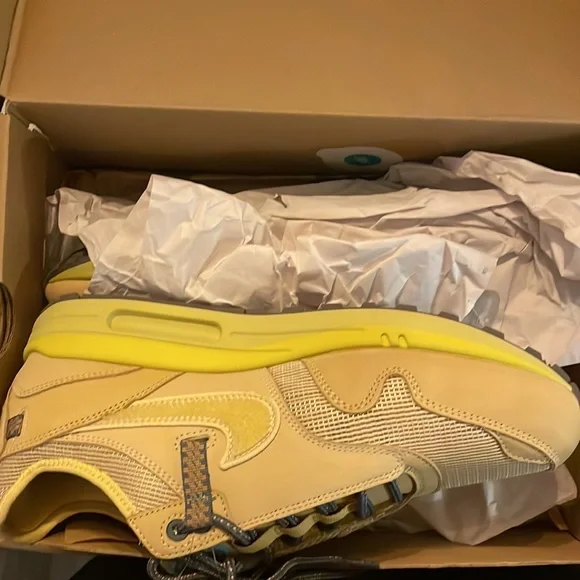 Travis Scott x Air Max 1 'Saturn Gold' - Picture 6 of 9